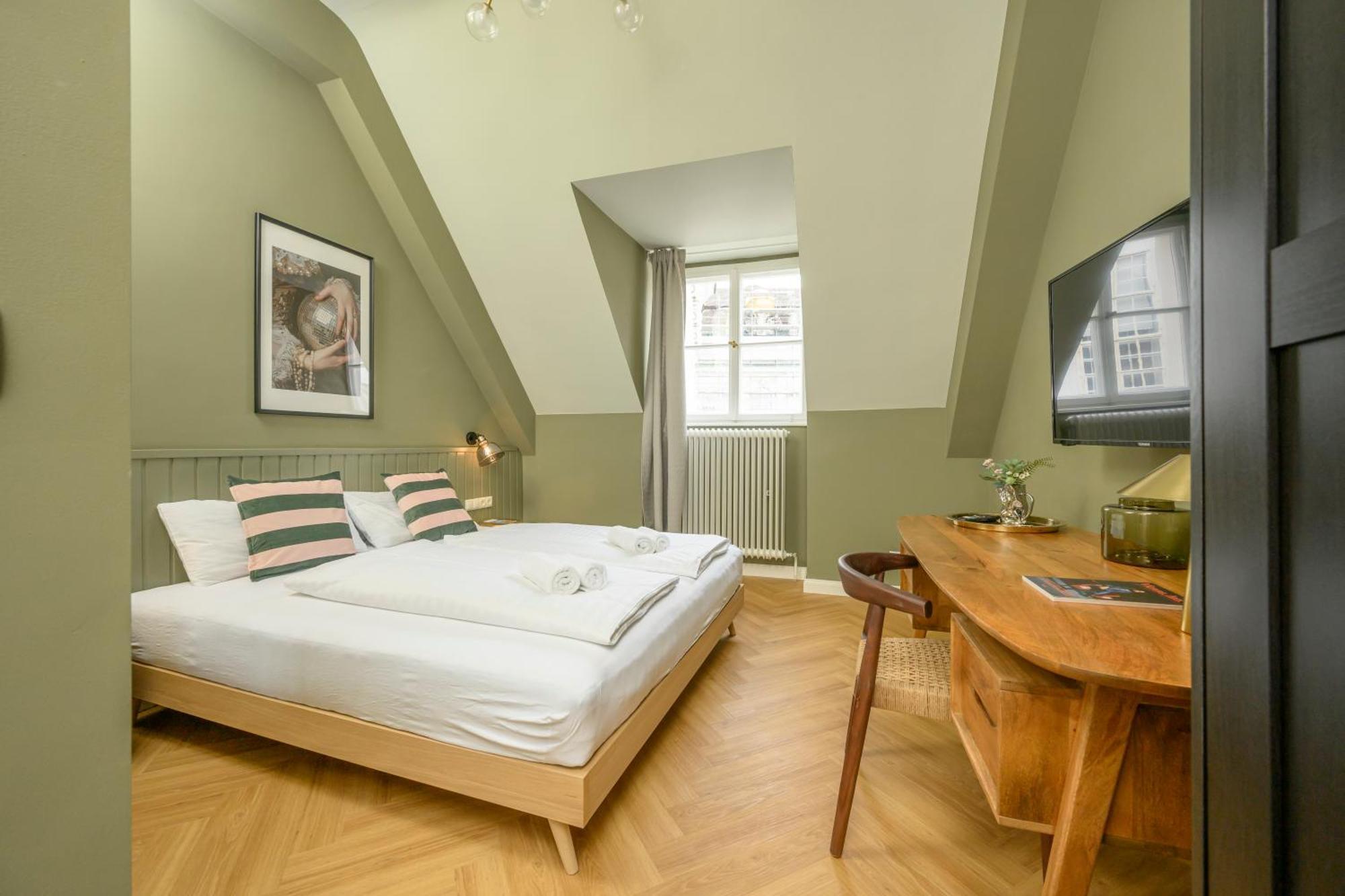 Palais Palffy Suits Vienna Exterior photo